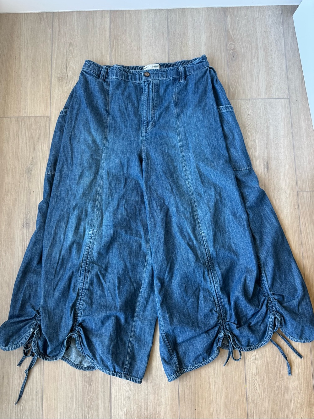 Free People We The Free Lily Fields Cinch Jeans Sz Small Wide Leg Balloon Denim - Picture 6 of 15